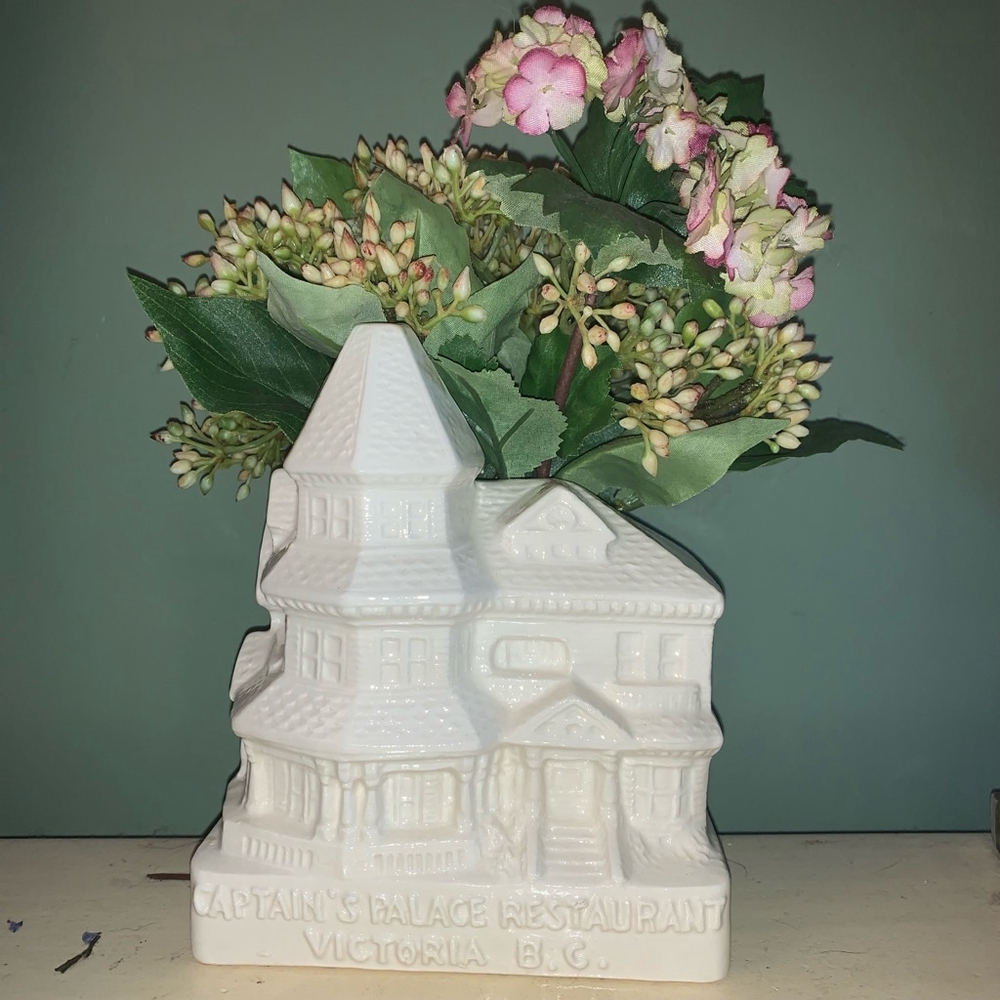 Captain’s Palace Victoria BC collectors vase white ceramic